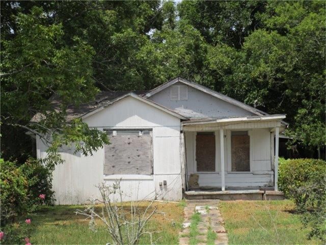 917 Whitson St, Bay City, TX 77414