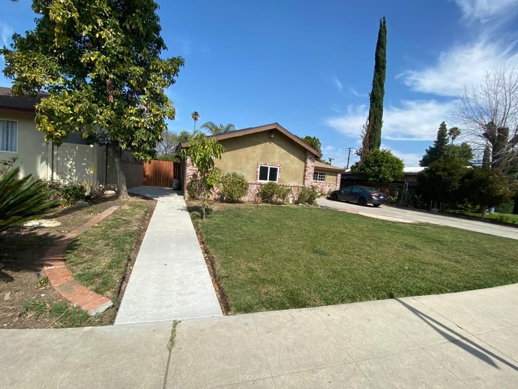 22157 Kittridge St, Woodland Hills, CA 1 Bed, 1 Bath
