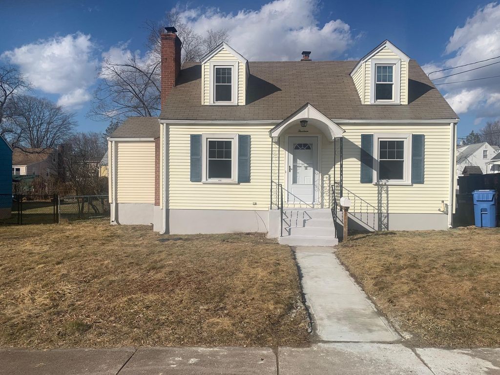 13 Lucian St, Manchester, CT 06040