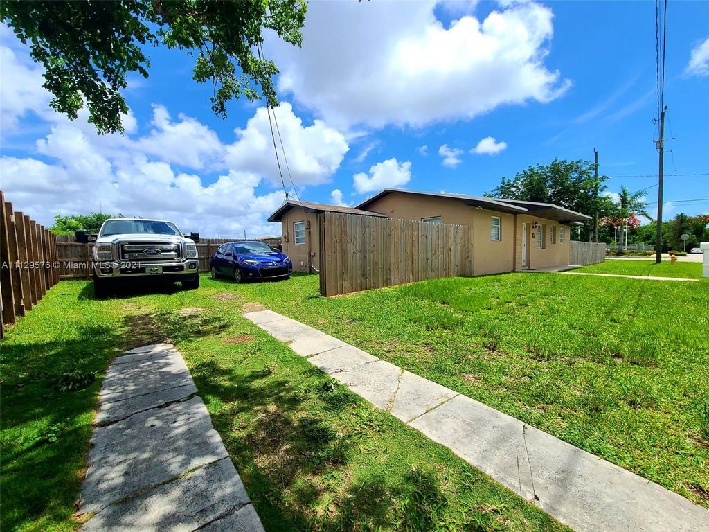 11915 SW 215th St, Miami, FL 33177