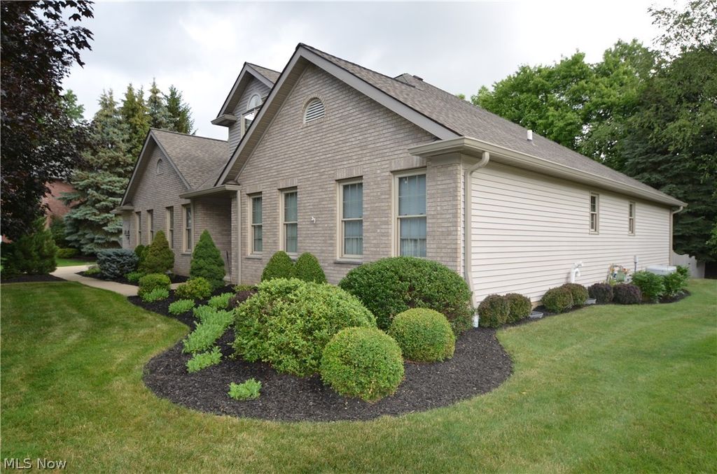 6577 Scenic Park Oval, Middleburg Heights, OH 44130