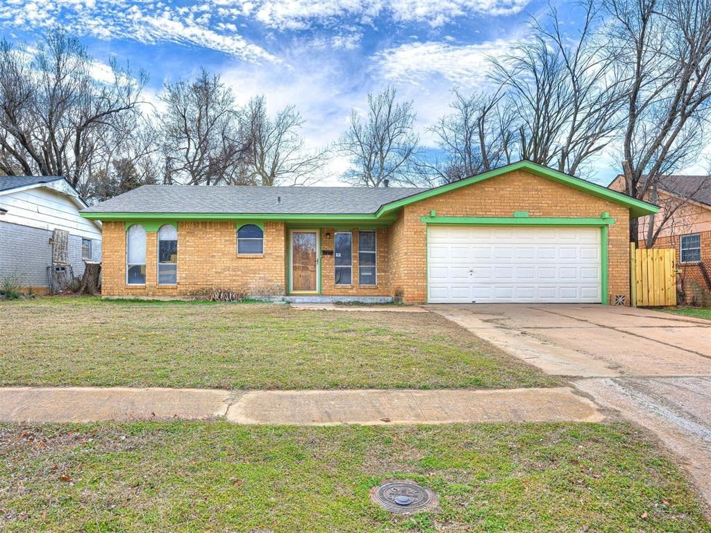 812 Meadowgreen Dr, Midwest City, OK 73110