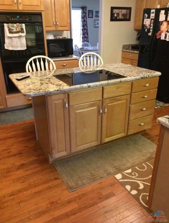 626 Breckenridge Dr, Tipton, MO 65081