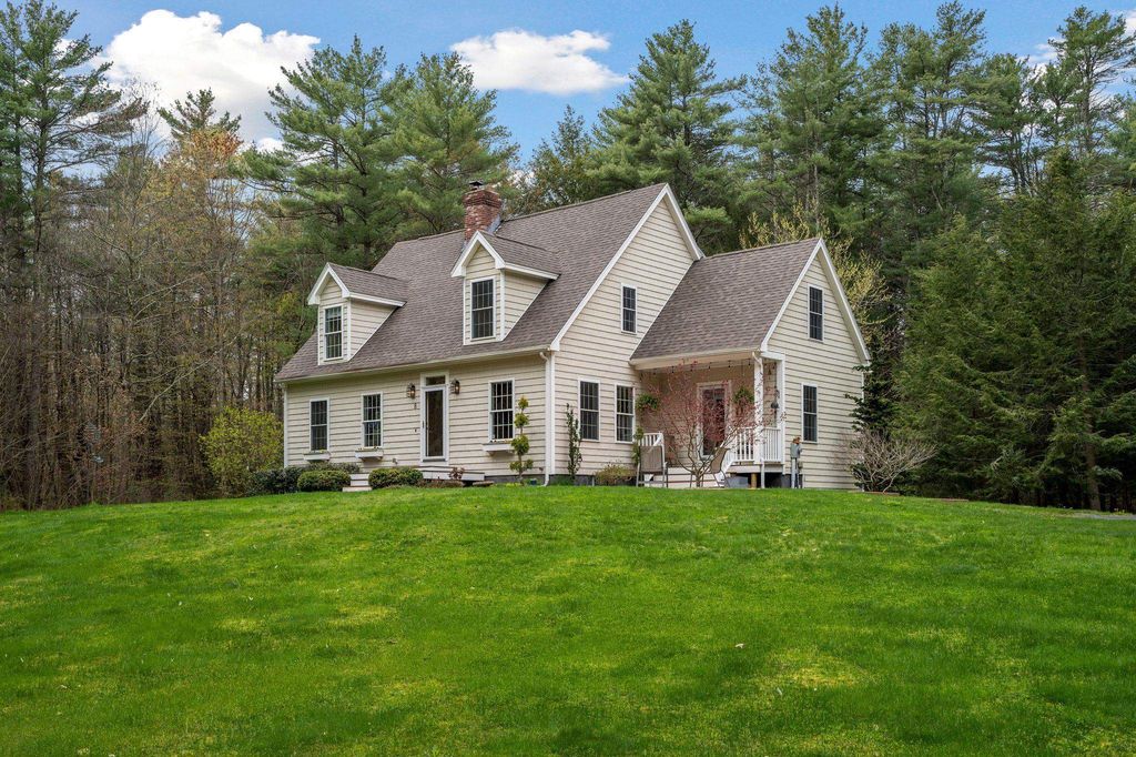 8 Toppan Lane, Hampton Falls, NH 03844 See Est. Value, Schools & More