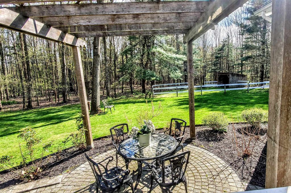 865 Schodack Landing Rd, Schodack Landing, NY 4 Bed, 3 Bath 18