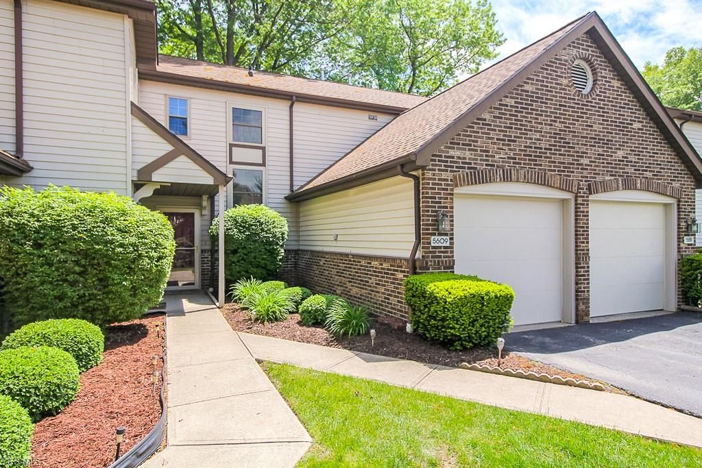5609 Gateway Ln 105, Brookpark, OH 2 Bed, 3 Bath Townhouse 33