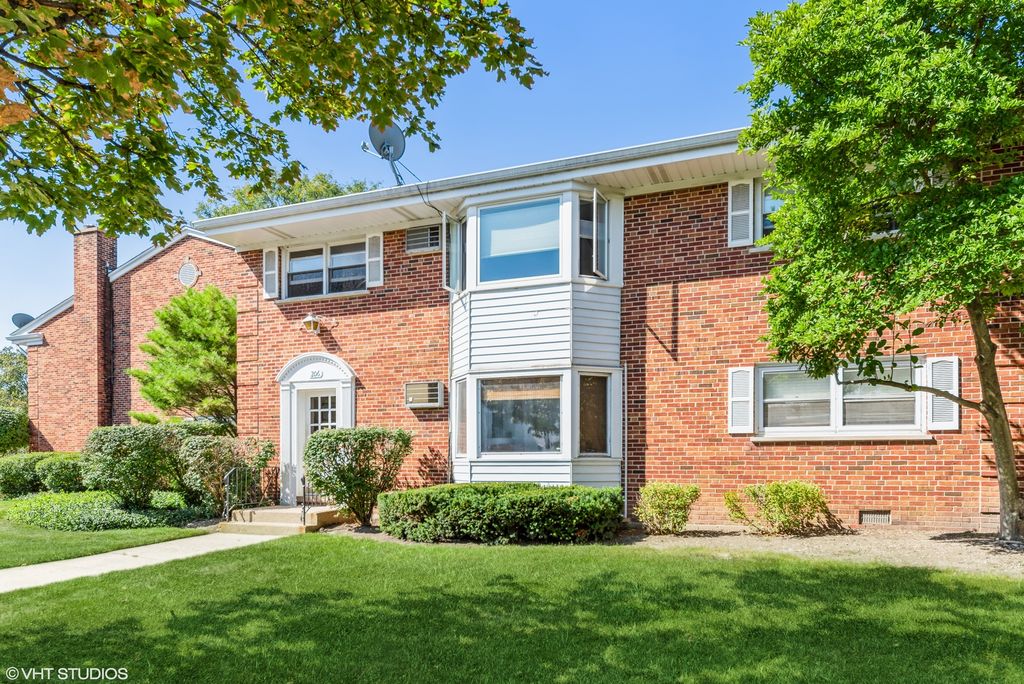 206 N Somerset Ln #2E, Arlington Heights, IL 60005