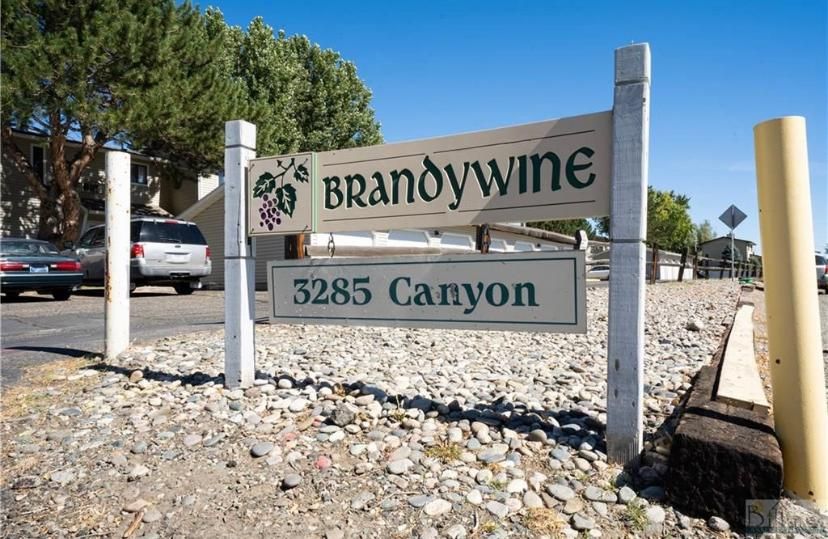 3285 Canyon Dr, Billings, MT 59102