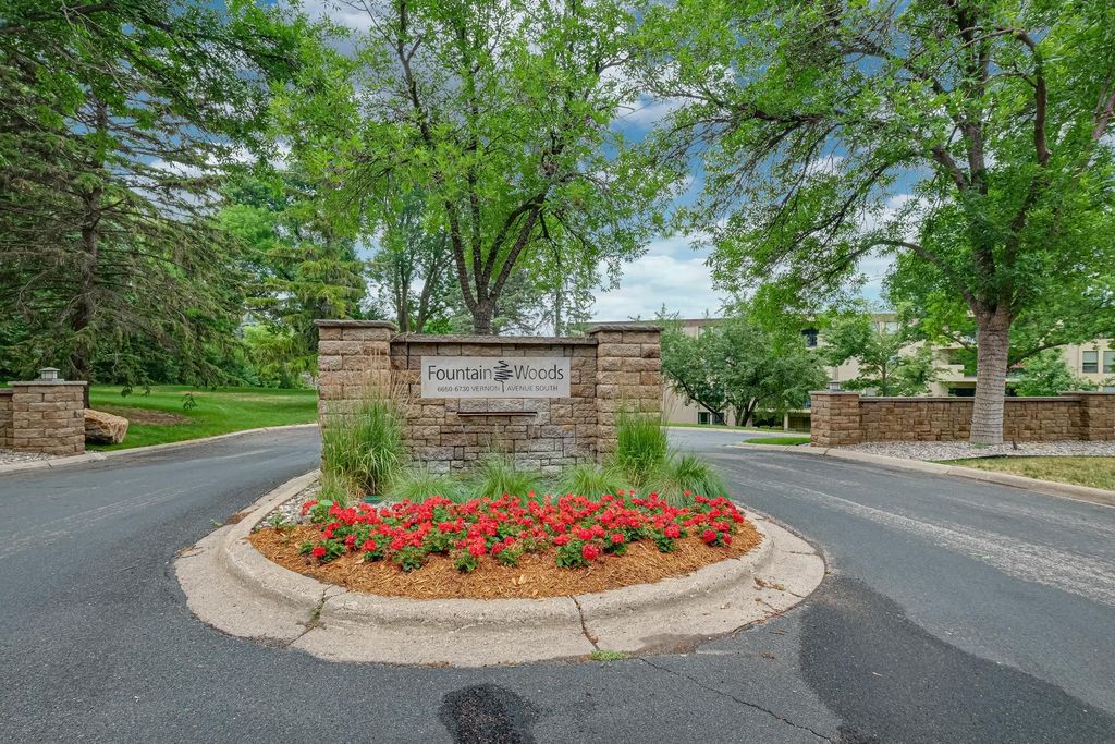 6670 Vernon Ave S #113, Minneapolis, MN 55436