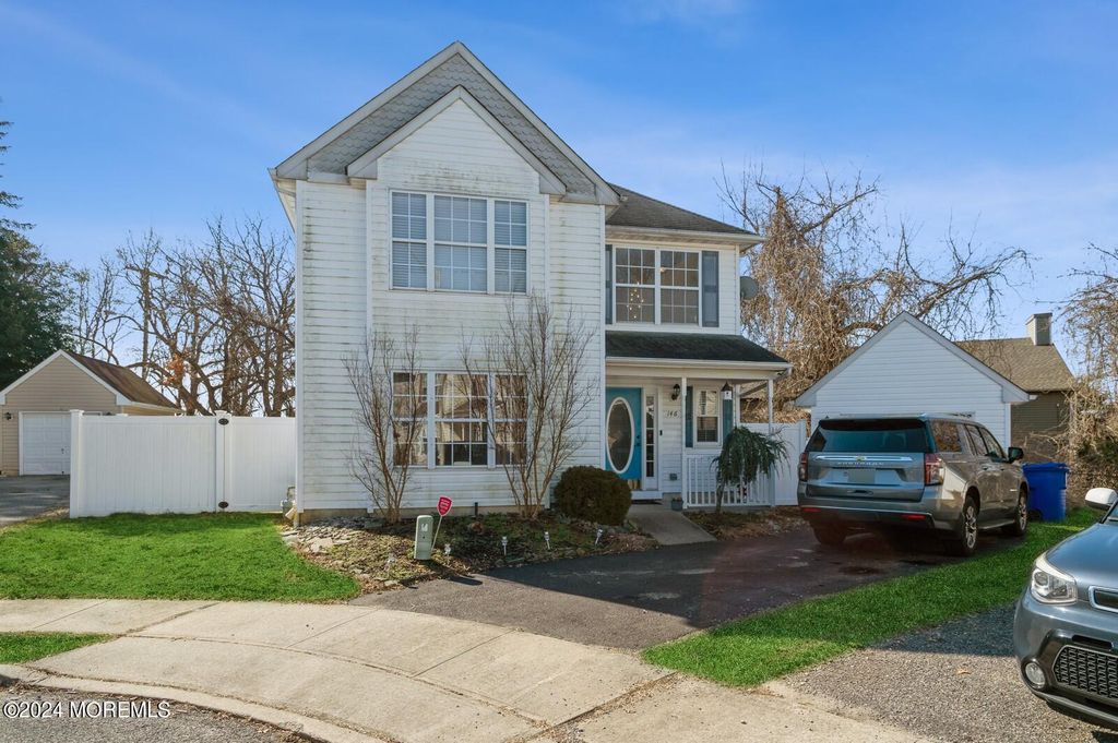 146 Hamlet Court, Toms River, NJ 08753