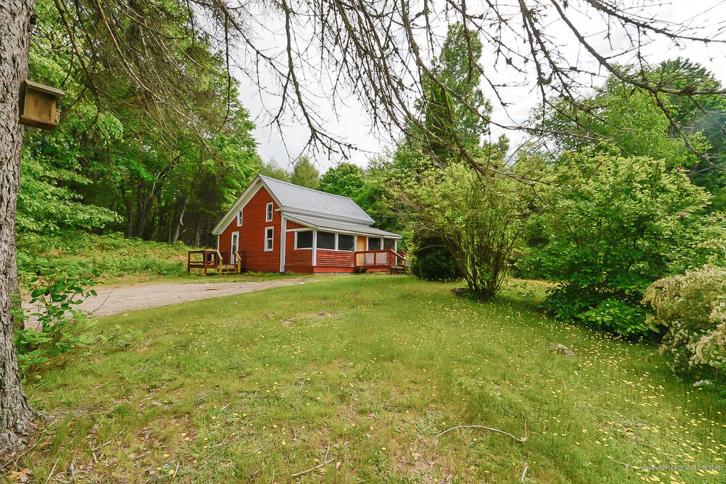 4 Freemont Ave, East Waterboro, ME 04030