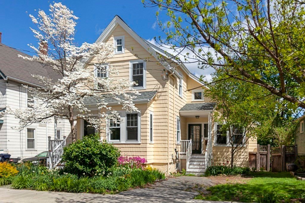 17 Hubbard Ave, Cambridge, MA 02140