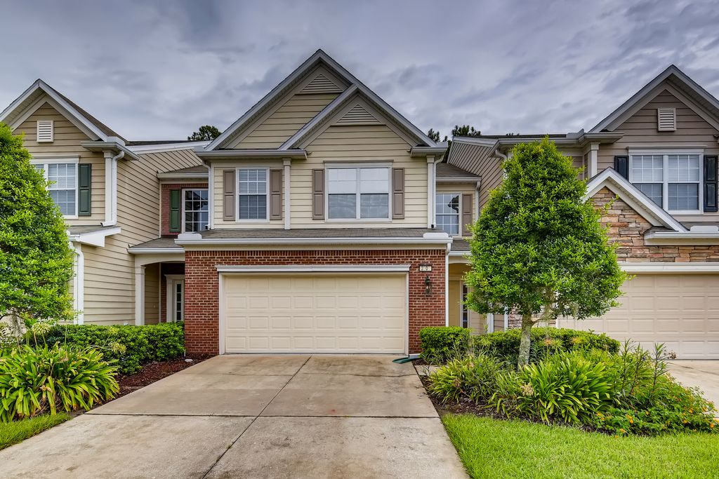 3901 Lionheart Dr, Jacksonville, FL 32216