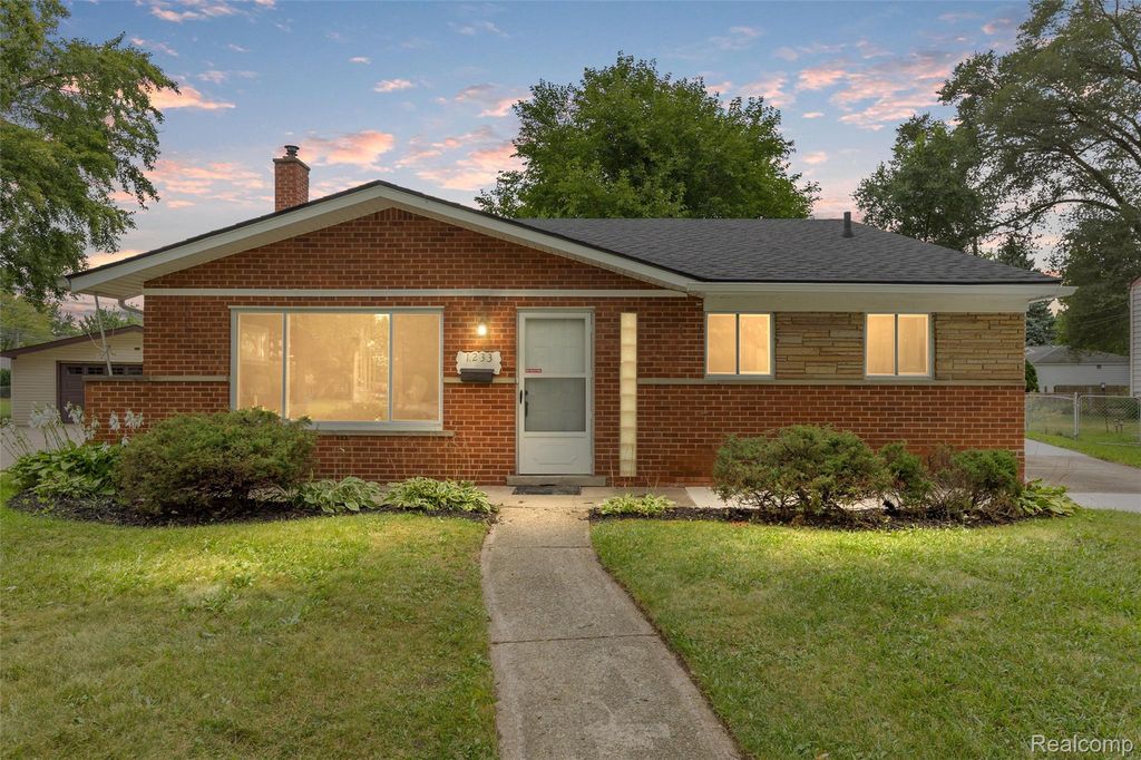 1233 Elliott Ave, Madison Heights, MI 48071