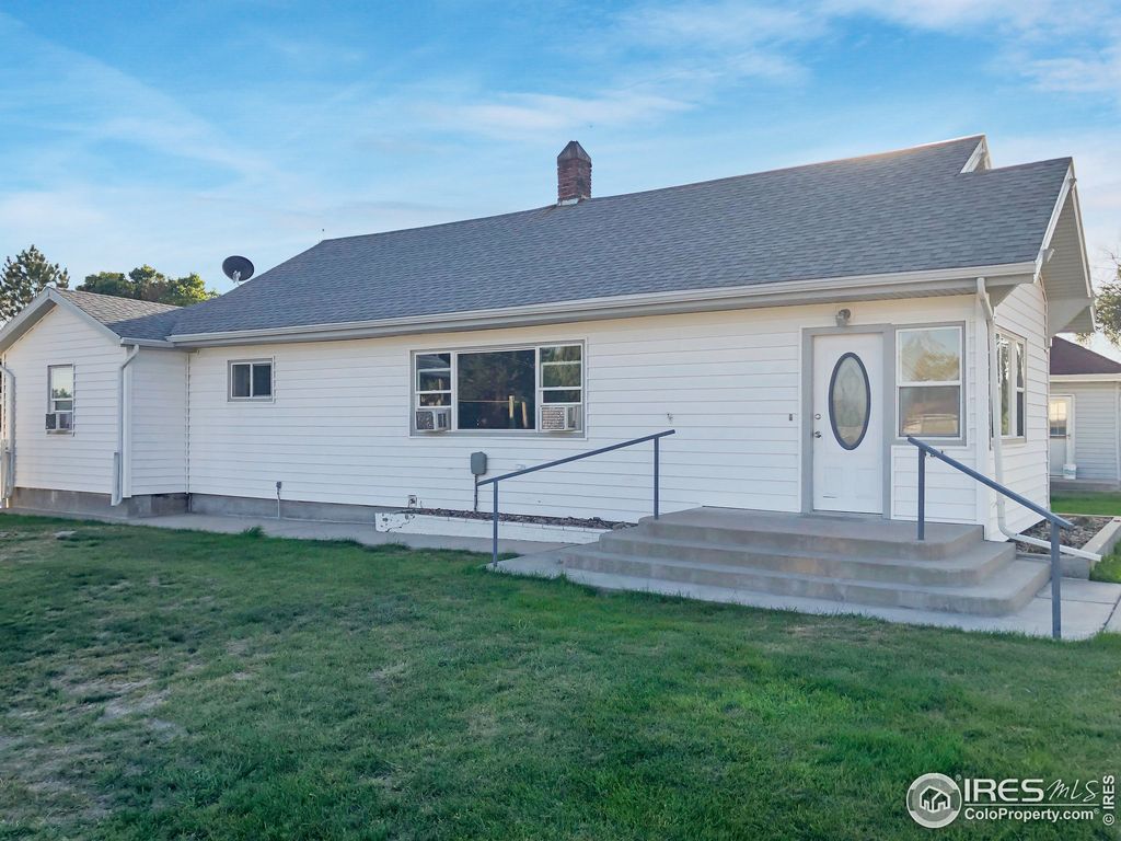 421 Vanvalkenburg Ave, Peetz, CO 80747