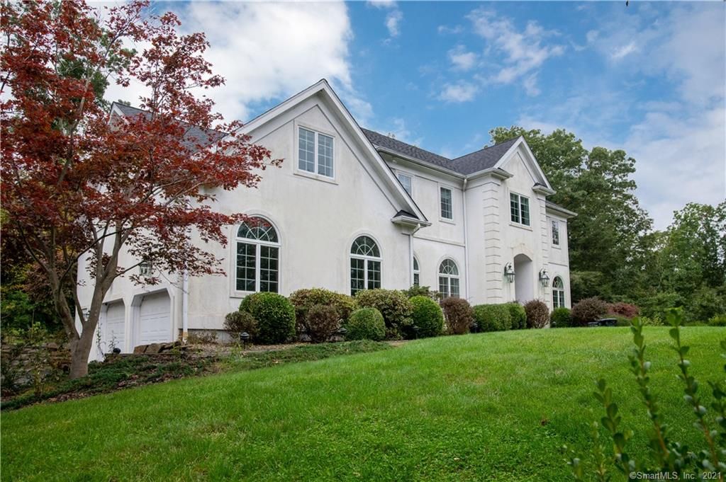 17 Farm Field Ridge Rd, Sandy Hook, CT 06482