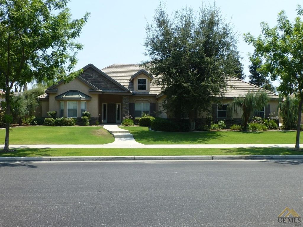 10701 Gainsborough Ct, Bakersfield, CA 93312