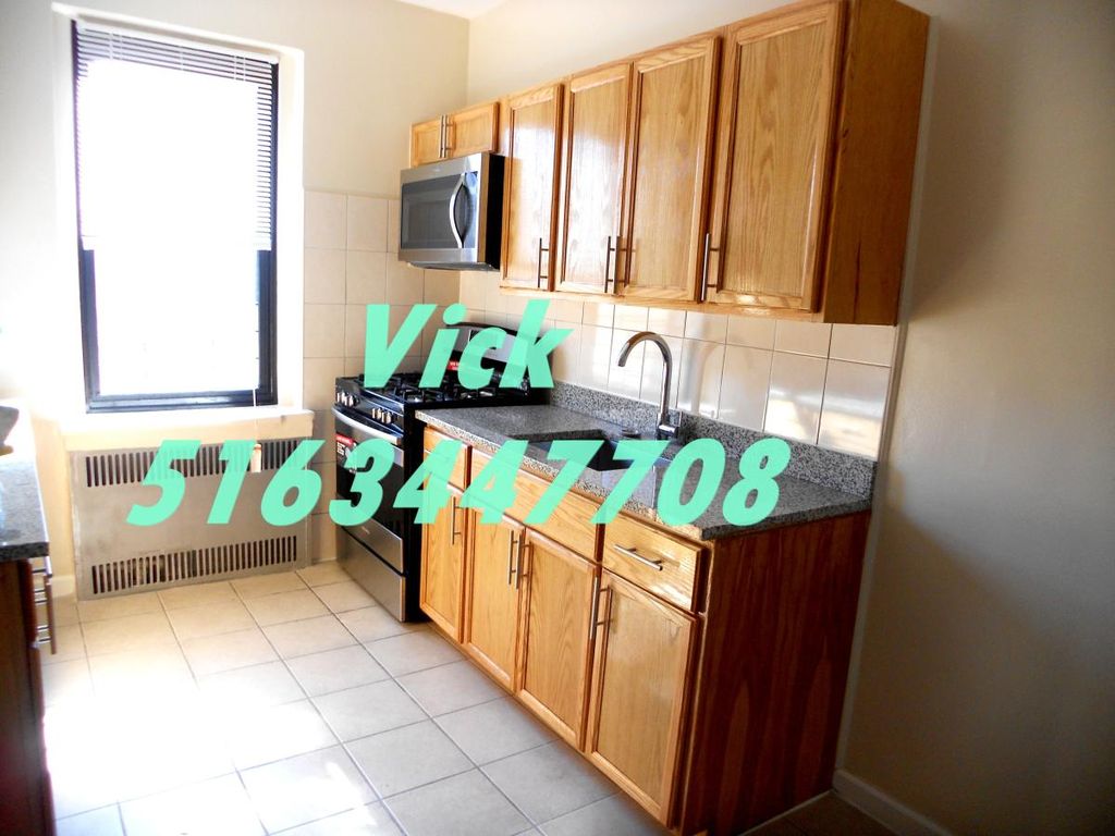 9161 193rd St, Hollis, NY 11423