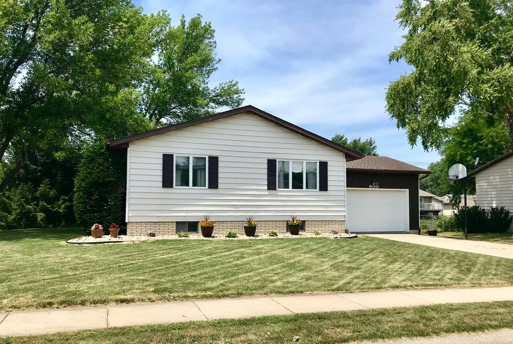 600 N 6th St, Eldridge, IA 52748 Trulia