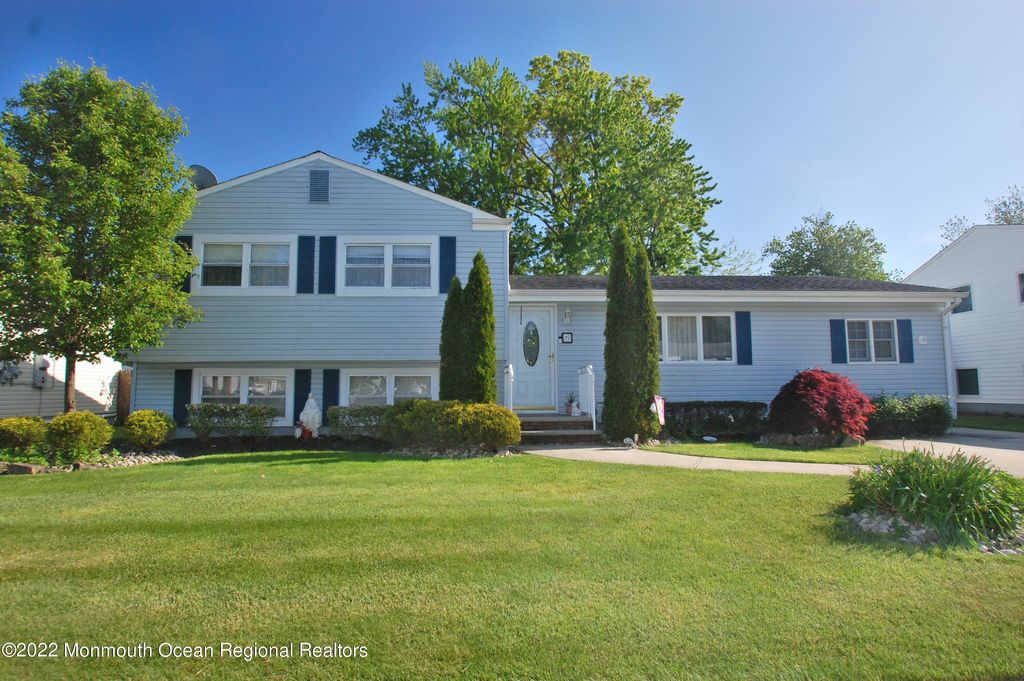 41 Annapolis Drive, Hazlet, NJ 07730