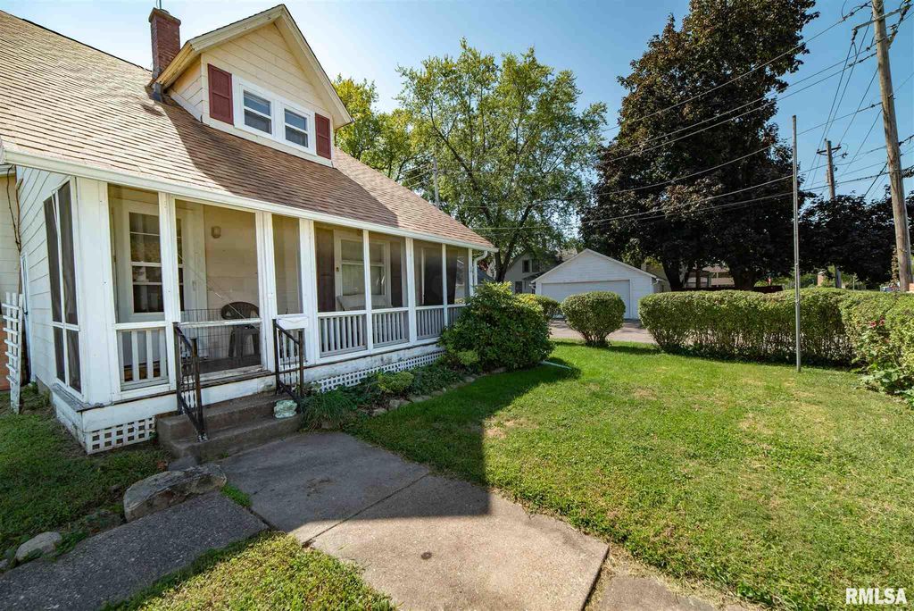 1315 E High St, Davenport, IA 52803