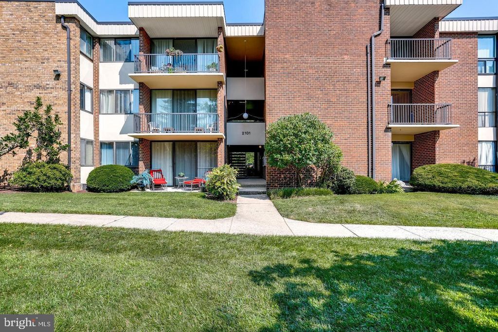 2101 Walsh View Ter #17-103, Silver Spring, MD 20902