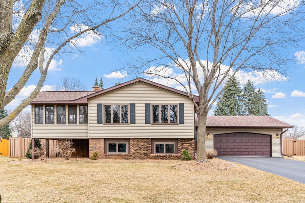 4745 Kevin Ln, Shoreview, MN 55126
