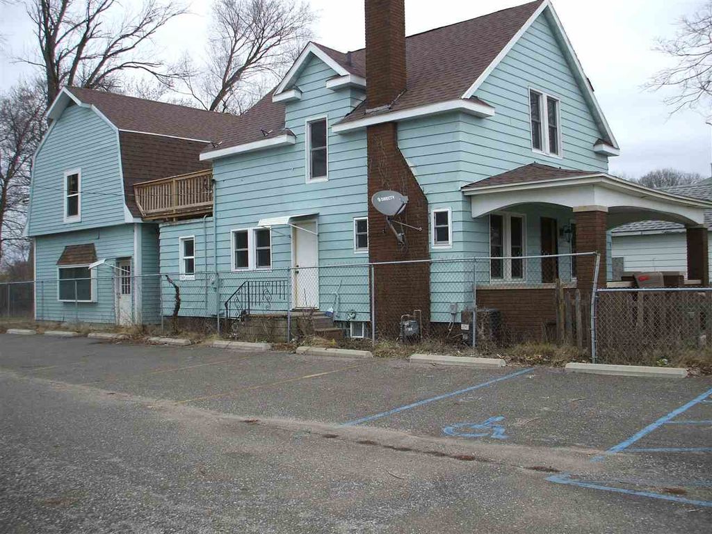 2220 Lincolnway W, Mishawaka, IN 3 Bed, 2 Bath SingleFamily Home