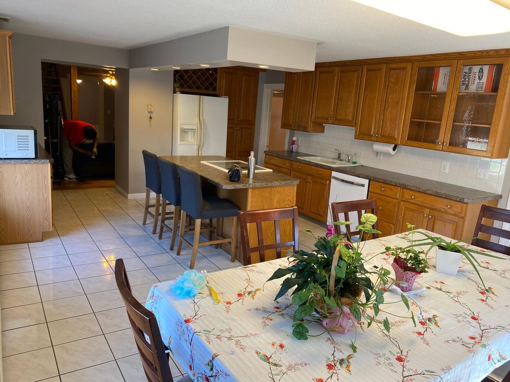 376 Buckingham St, Watertown, CT 06779