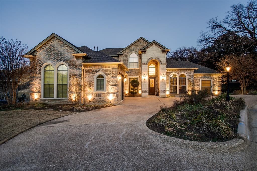 2001 Hill Country Ct, Arlington, TX 76012
