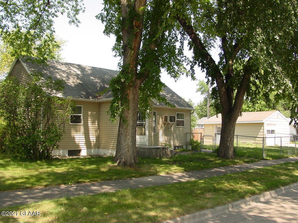 312 Conklin Ave, Grand Forks, ND 58203