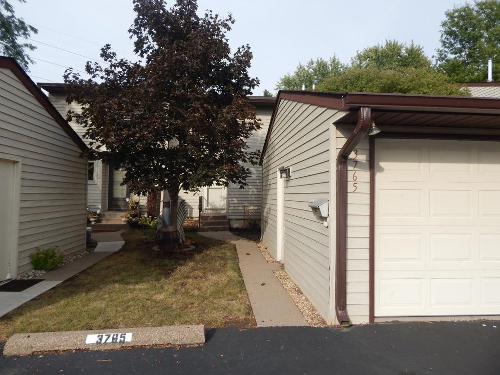 3765 Cedarwood Ct, Bettendorf, IA 3 Bed, 1.5 Bath Condo 24 Photos