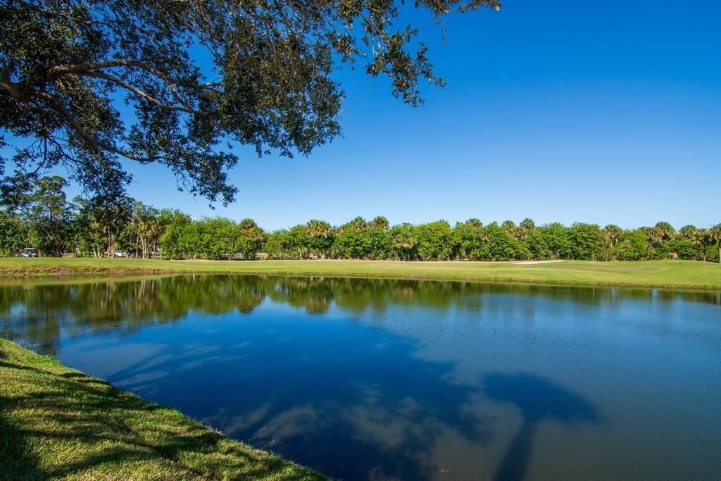 22 Plantation Dr #203, Vero Beach, FL 32966