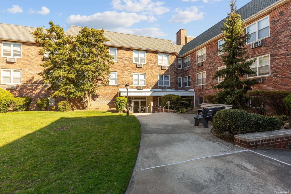 30 Daley Place UNIT 148, Lynbrook, NY 11563 Coop for Sale MLS 3540240