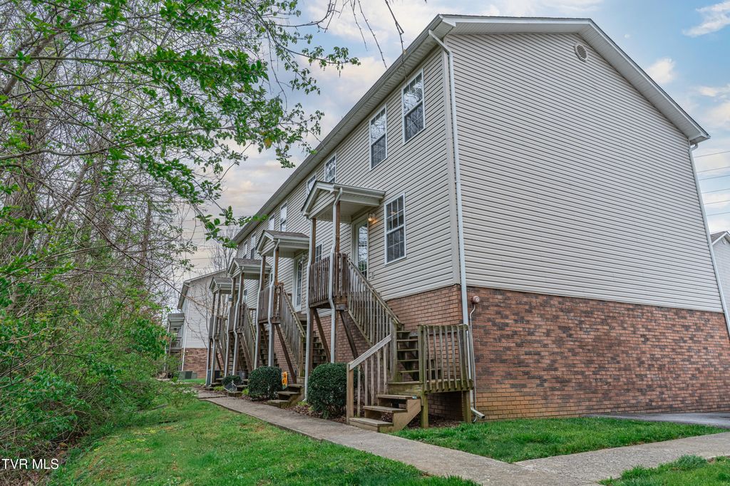 2305 S  GREENWOOD DR #25, JOHNSON CITY, TN 37604
