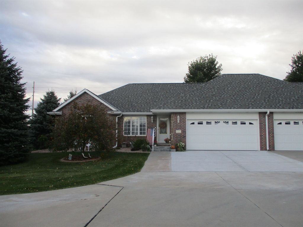 4100 Country Club Ln #A1, Kearney, NE 68845