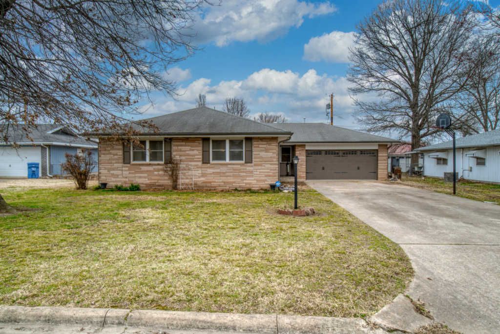 405 11th Ave NE, Miami, OK 74354