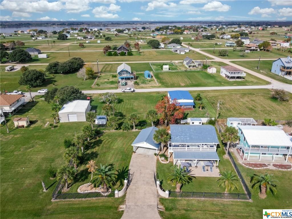 1783 W Bayshore Dr, Palacios, TX 77465