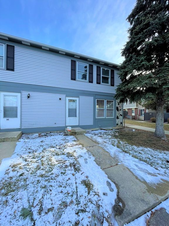 8C Fernwood Dr #8C, Bolingbrook, IL 60440