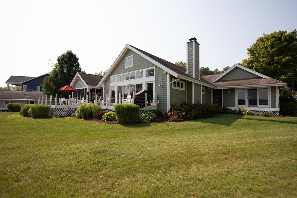 66055 South Dr, Cassopolis, MI 49031