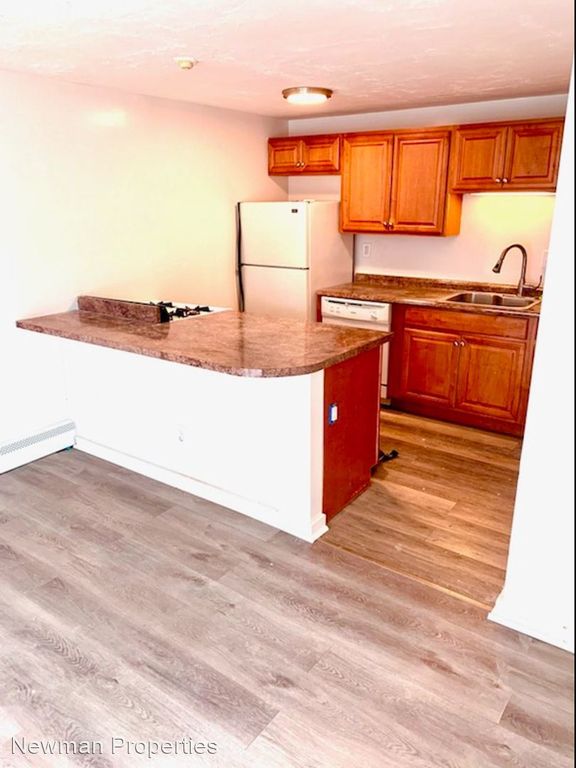 6 W Central Ave, Onset, MA 02558