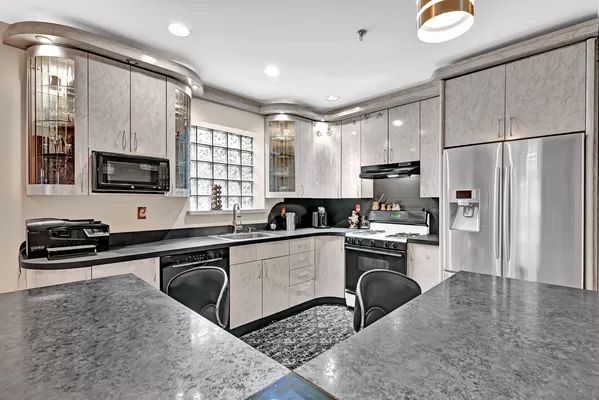 1440 W 4th St #1B, Brooklyn, NY 11204