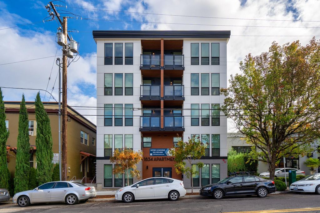 1834 NW 25th Ave  #205, Portland, OR 97210