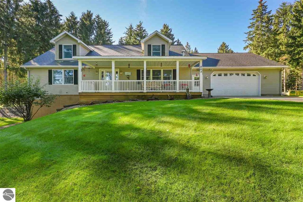 863 Gitchegumee Dr, Buckley, MI 49620