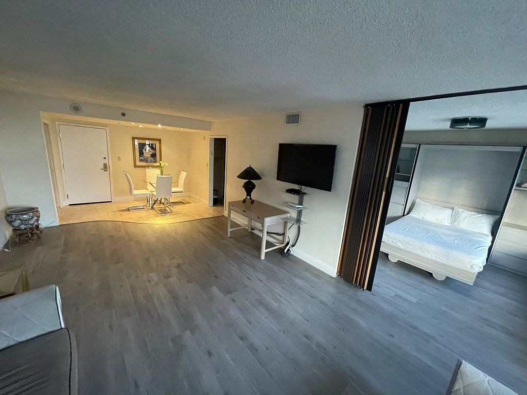 5225 Collins Ave #1405, Miami Beach, FL 33140