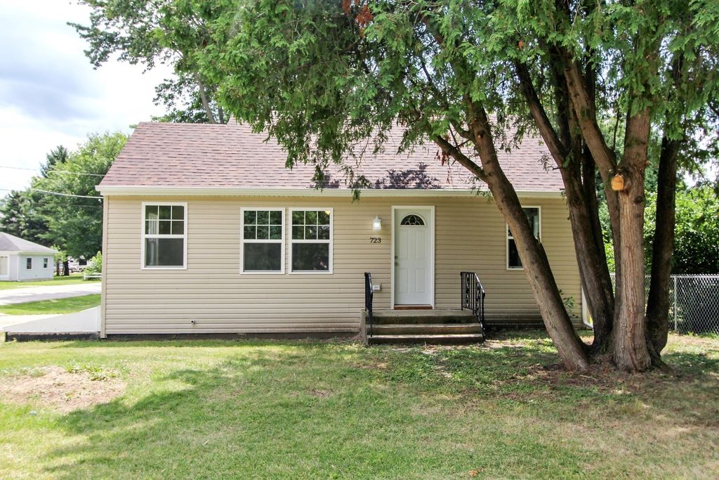 723 Southside Ave, Mchenry, IL 60051
