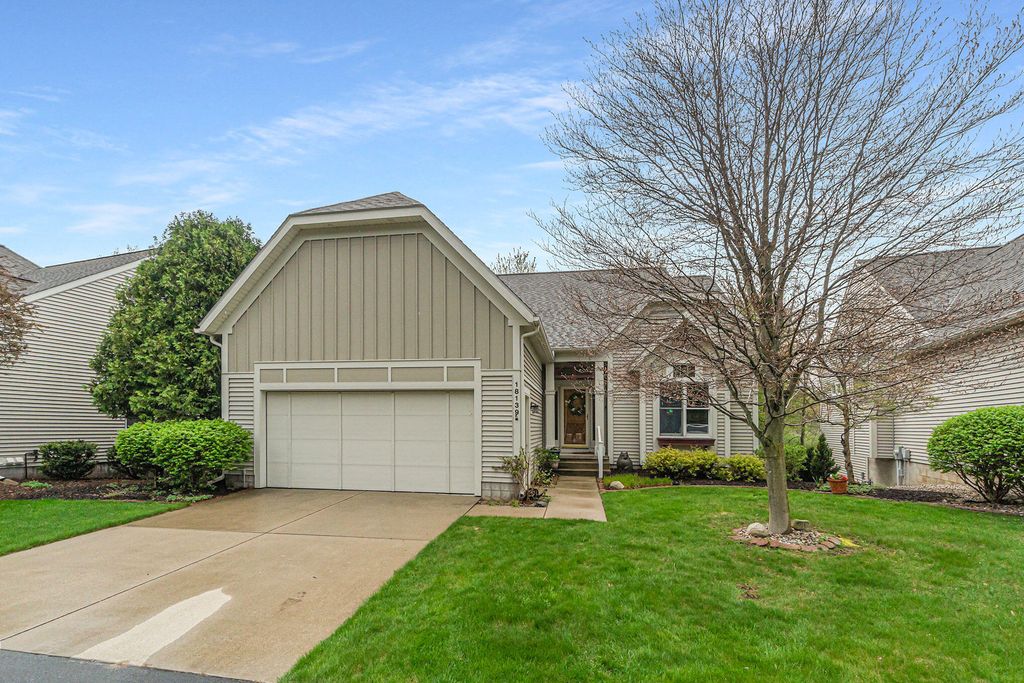 18139 Lost Creek Ln, Spring Lake, MI 49456