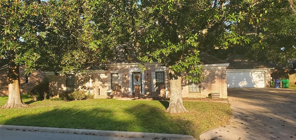 155 Freeman Blvd, West Columbia, TX 77486