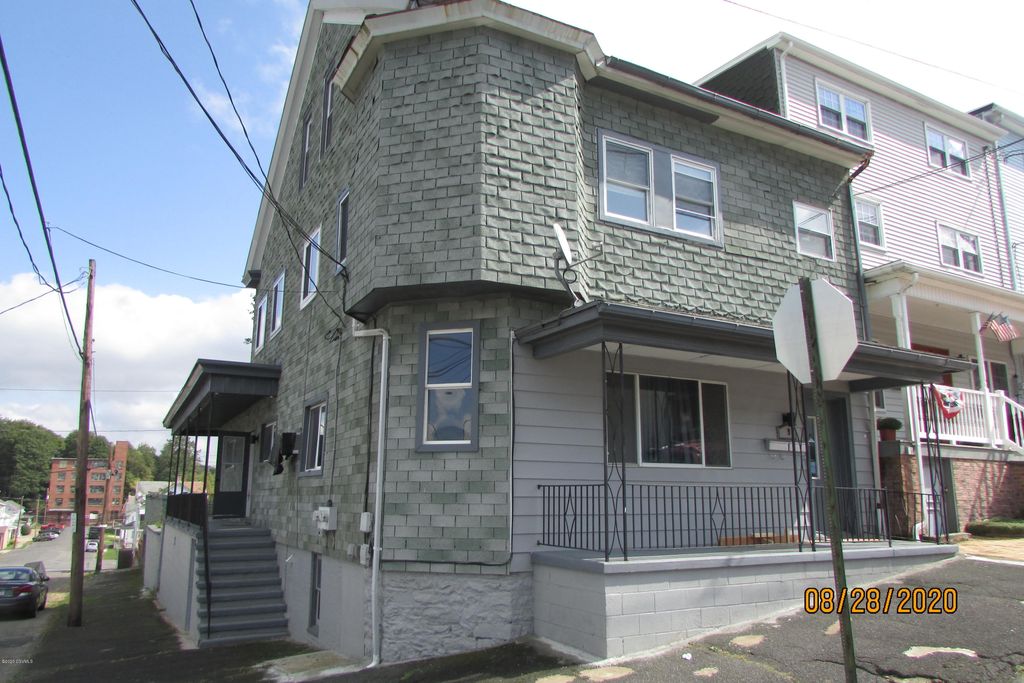 49-51 N Walnut St, Mount Carmel, PA 17851