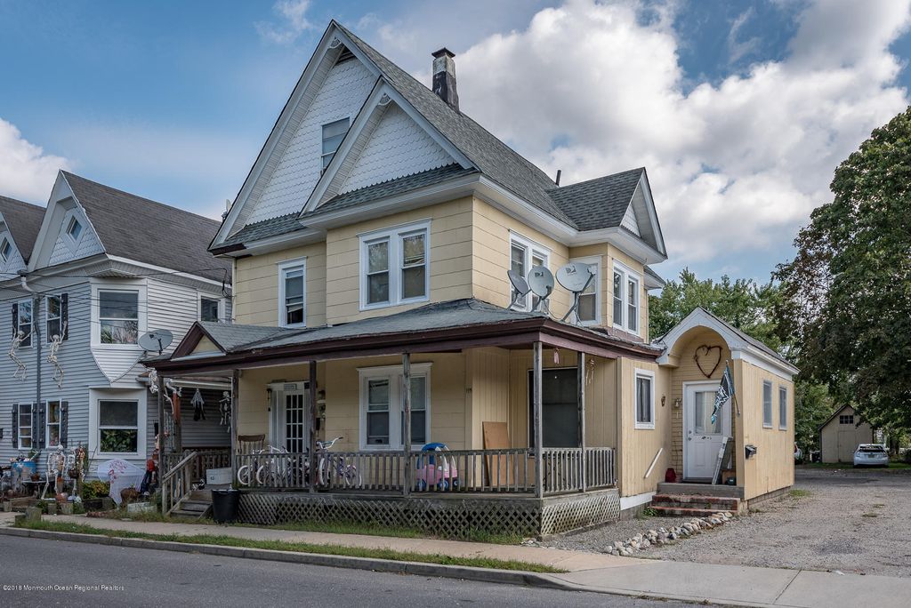 115 Wood St #1-2-3, Tuckerton, NJ 08087